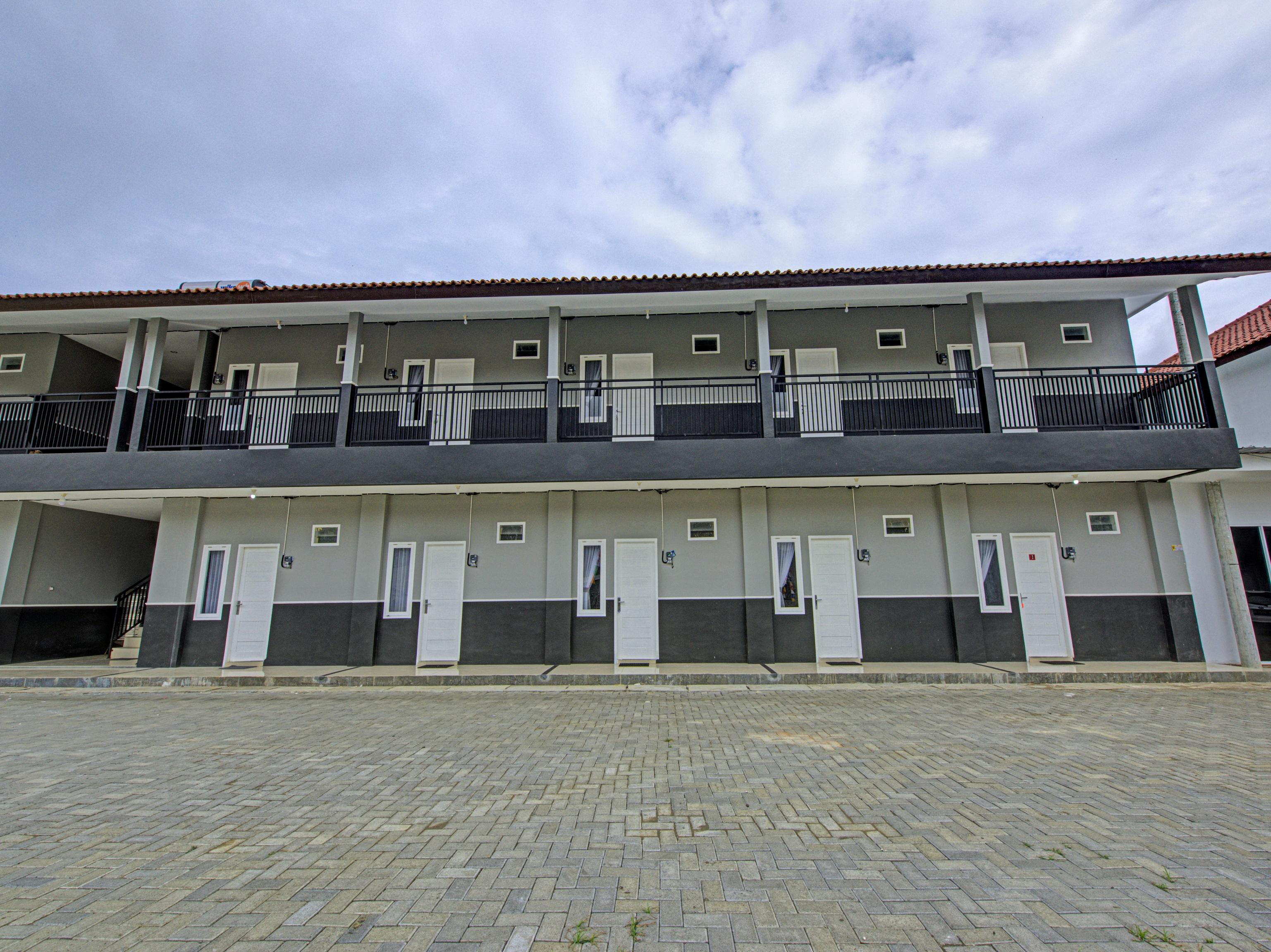 Vaccinated Staff - OYO 3841 Wisma 25 Cilacap Exterior foto